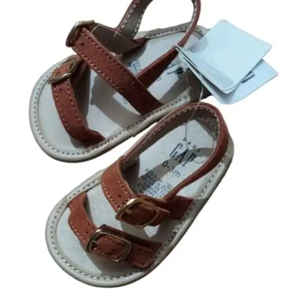 NWT Baby GAP Brown Leather Sandals with Buckle Detail